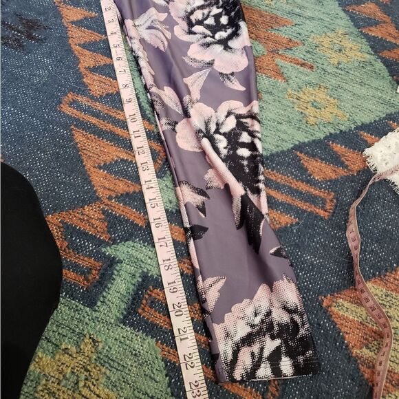 Onzie Floral Leggings - Picture 11 of 11